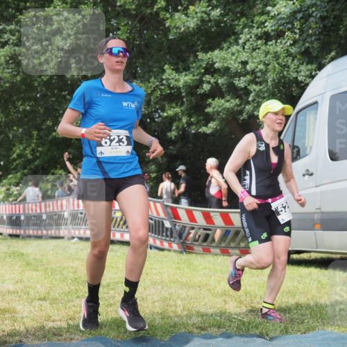 15.06.2025 - 27. Vierlanden-Triathlon KatJ http://msf.ph/oto/8037702 15.06.2025 11:29:00 Schwimmen  meine-sportfotos.de