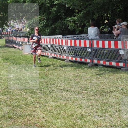 15.06.2025 - 27. Vierlanden-Triathlon KatJ http://msf.ph/oto/8037712 15.06.2025 11:30:37 Schwimmen 910 meine-sportfotos.de