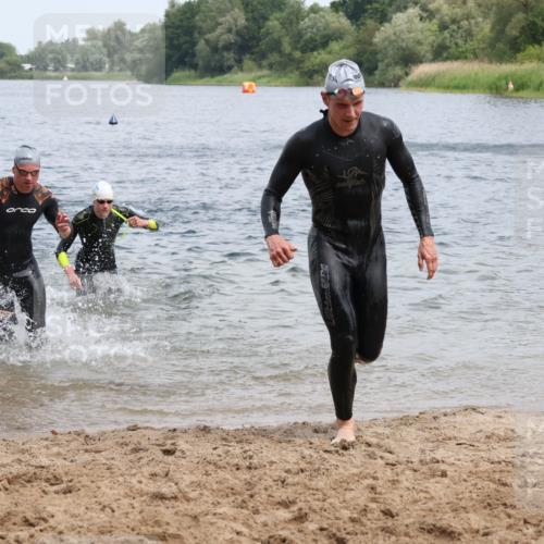21.06.2025 - 27. Vierlanden-Triathlon Lena Gebhardt http://msf.ph/oto/8037713 15.06.2025 12:06:55 Schwimmen 1024, 1025, 1026, 1027 meine-sportfotos.de