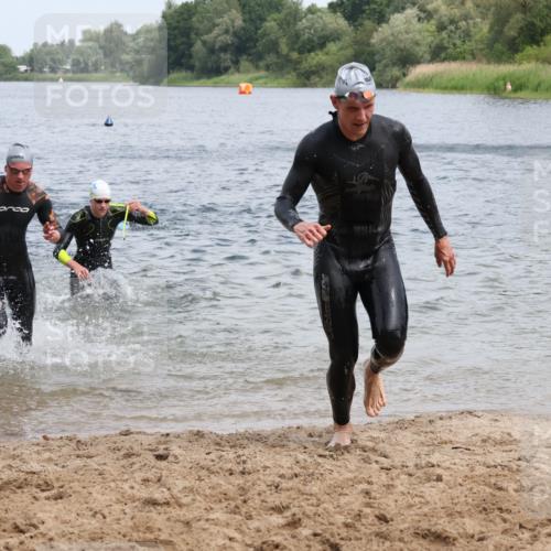 21.06.2025 - 27. Vierlanden-Triathlon Lena Gebhardt http://msf.ph/oto/8037720 15.06.2025 12:06:55 Schwimmen 1024, 1025, 1026, 1027 meine-sportfotos.de