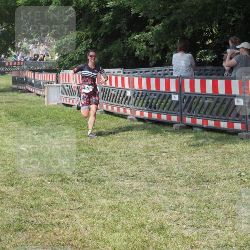 15.06.2025 - 27. Vierlanden-Triathlon KatJ http://msf.ph/oto/8037721 15.06.2025 11:30:37 Schwimmen 910 meine-sportfotos.de