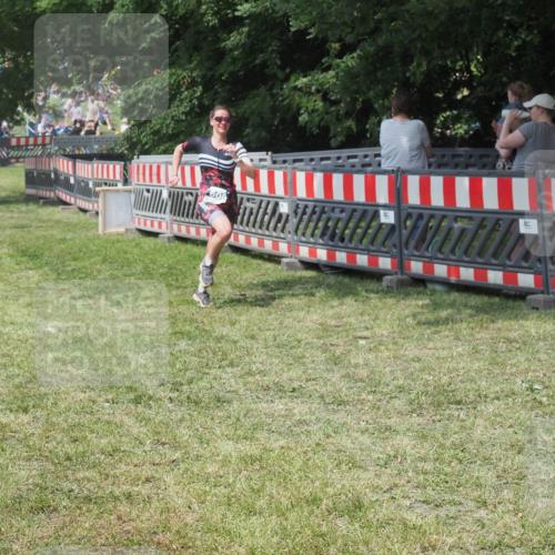 15.06.2025 - 27. Vierlanden-Triathlon KatJ http://msf.ph/oto/8037726 15.06.2025 11:30:37 Schwimmen 910 meine-sportfotos.de