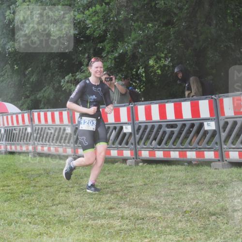 21.06.2025 - 27. Vierlanden-Triathlon KatJ http://msf.ph/oto/8037728 15.06.2025 14:19:18 Ziel 1181, 1203 meine-sportfotos.de