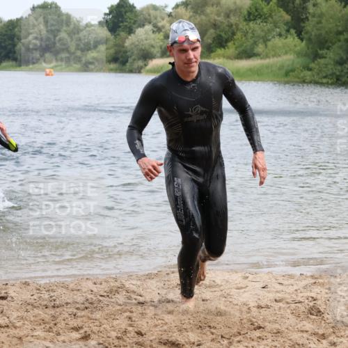 21.06.2025 - 27. Vierlanden-Triathlon Lena Gebhardt http://msf.ph/oto/8037730 15.06.2025 12:06:56 Schwimmen 1024, 1025, 1026, 1027 meine-sportfotos.de