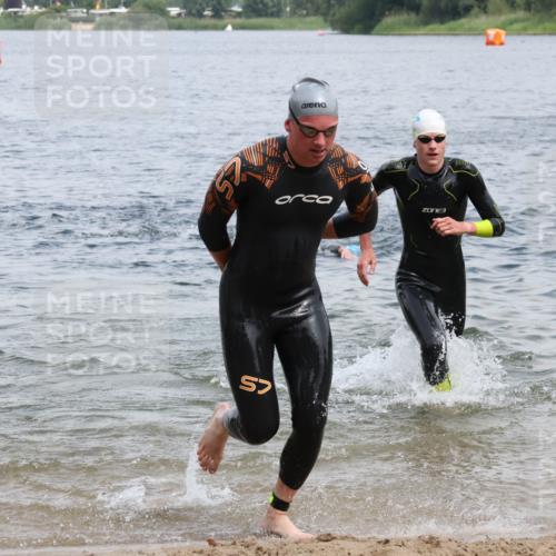 21.06.2025 - 27. Vierlanden-Triathlon Lena Gebhardt http://msf.ph/oto/8037734 15.06.2025 12:06:57 Schwimmen 1018, 1024, 1025, 1026, 1027 meine-sportfotos.de