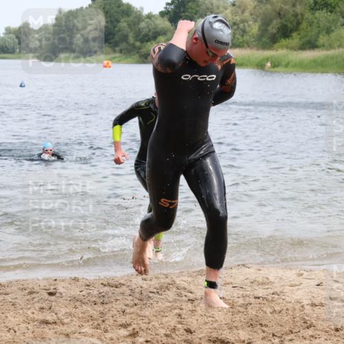 21.06.2025 - 27. Vierlanden-Triathlon Lena Gebhardt http://msf.ph/oto/8037745 15.06.2025 12:06:58 Schwimmen 1018, 1024, 1025, 1026, 1027 meine-sportfotos.de