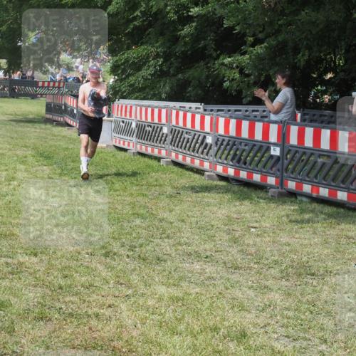 15.06.2025 - 27. Vierlanden-Triathlon KatJ http://msf.ph/oto/8037748 15.06.2025 11:30:41 Schwimmen 910 meine-sportfotos.de