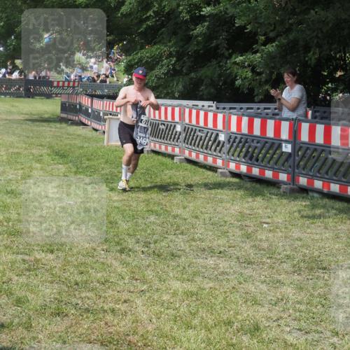 15.06.2025 - 27. Vierlanden-Triathlon KatJ http://msf.ph/oto/8037755 15.06.2025 11:30:42 Schwimmen 910 meine-sportfotos.de