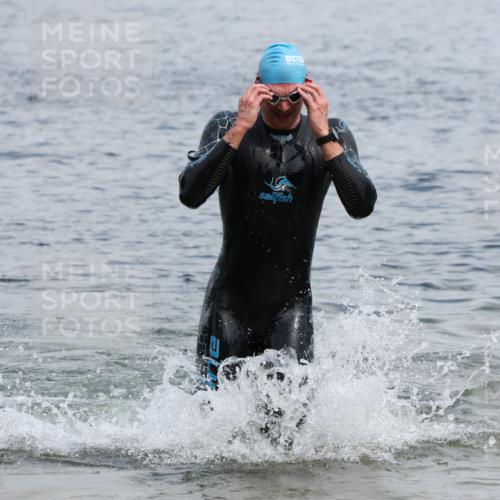 21.06.2025 - 27. Vierlanden-Triathlon Lena Gebhardt http://msf.ph/oto/8037760 15.06.2025 12:07:04 Schwimmen 1018, 1024, 1025, 1026, 1027 meine-sportfotos.de