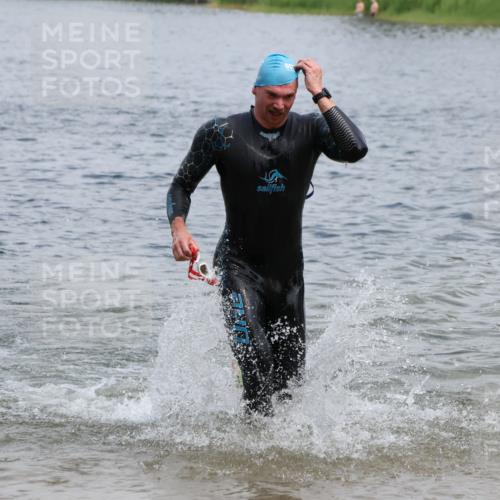 21.06.2025 - 27. Vierlanden-Triathlon Lena Gebhardt http://msf.ph/oto/8037767 15.06.2025 12:07:06 Schwimmen 1018, 1024, 1025, 1026 meine-sportfotos.de
