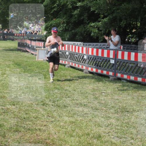 15.06.2025 - 27. Vierlanden-Triathlon KatJ http://msf.ph/oto/8037769 15.06.2025 11:30:42 Schwimmen 910 meine-sportfotos.de