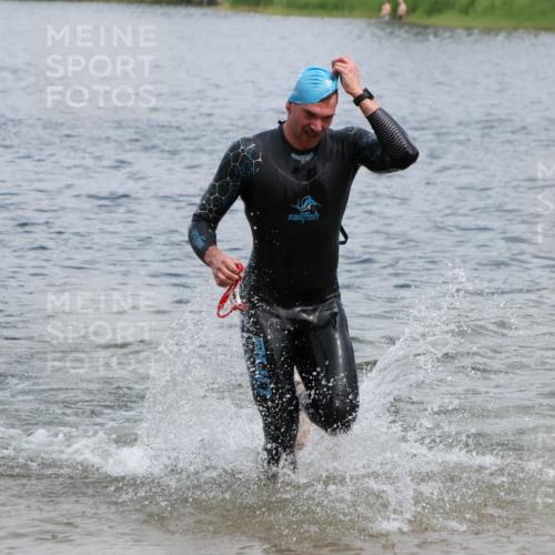 21.06.2025 - 27. Vierlanden-Triathlon Lena Gebhardt http://msf.ph/oto/8037772 15.06.2025 12:07:06 Schwimmen 1018, 1024, 1025, 1026 meine-sportfotos.de