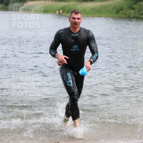 21.06.2025 - 27. Vierlanden-Triathlon Lena Gebhardt http://msf.ph/oto/8037775 15.06.2025 12:07:06 Schwimmen 1018, 1024, 1025, 1026 meine-sportfotos.de