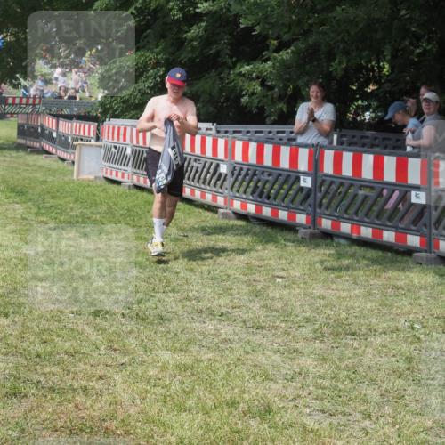 15.06.2025 - 27. Vierlanden-Triathlon KatJ http://msf.ph/oto/8037776 15.06.2025 11:30:42 Schwimmen 910 meine-sportfotos.de