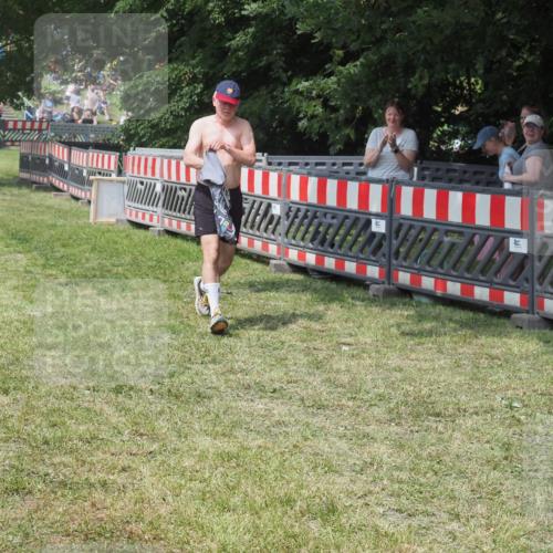 15.06.2025 - 27. Vierlanden-Triathlon KatJ http://msf.ph/oto/8037783 15.06.2025 11:30:42 Schwimmen 910 meine-sportfotos.de