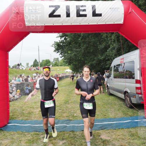 21.06.2025 - 27. Vierlanden-Triathlon MichiJ http://msf.ph/oto/8037793 15.06.2026 13:13:30 Ziel 723, 761 meine-sportfotos.de