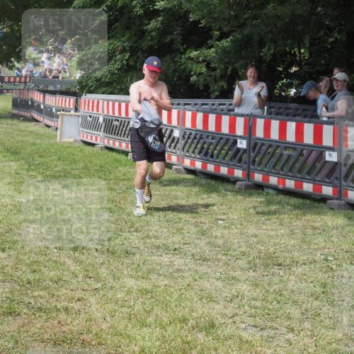 15.06.2025 - 27. Vierlanden-Triathlon KatJ http://msf.ph/oto/8037794 15.06.2025 11:30:43 Schwimmen 910 meine-sportfotos.de