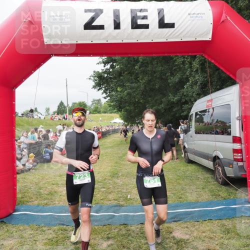 21.06.2025 - 27. Vierlanden-Triathlon MichiJ http://msf.ph/oto/8037797 15.06.2026 13:13:30 Ziel 723, 761 meine-sportfotos.de