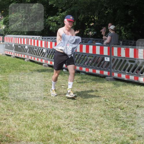 15.06.2025 - 27. Vierlanden-Triathlon KatJ http://msf.ph/oto/8037799 15.06.2025 11:30:44 Schwimmen 910 meine-sportfotos.de