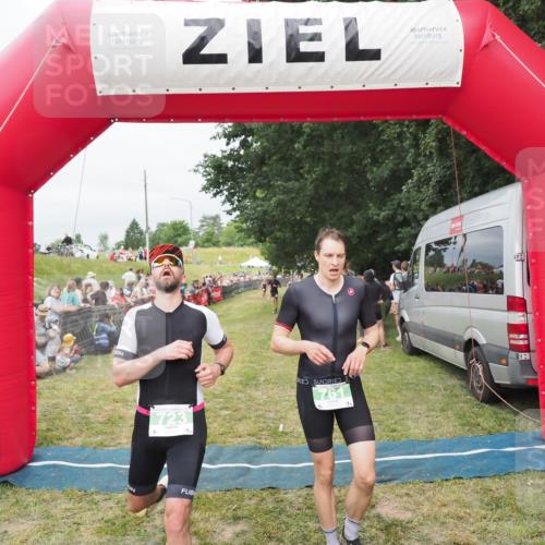 21.06.2025 - 27. Vierlanden-Triathlon MichiJ http://msf.ph/oto/8037802 15.06.2026 13:13:30 Ziel 723, 761 meine-sportfotos.de