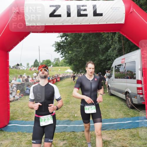 21.06.2025 - 27. Vierlanden-Triathlon MichiJ http://msf.ph/oto/8037809 15.06.2026 13:13:30 Ziel 723, 761 meine-sportfotos.de