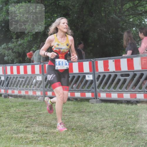 21.06.2025 - 27. Vierlanden-Triathlon KatJ http://msf.ph/oto/8037817 15.06.2025 14:19:21 Ziel 1181, 1203 meine-sportfotos.de