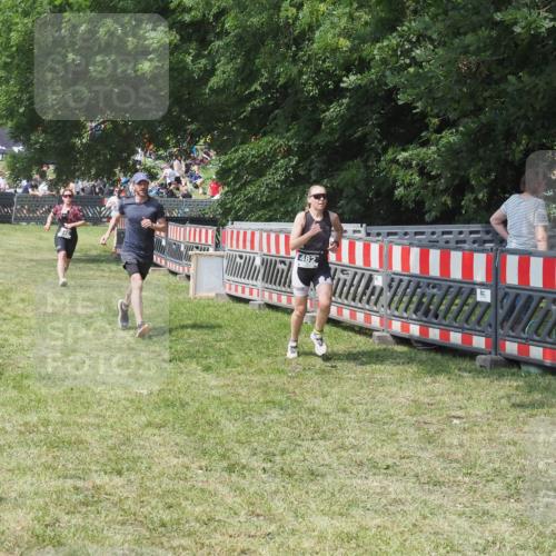 15.06.2025 - 27. Vierlanden-Triathlon KatJ http://msf.ph/oto/8037819 15.06.2025 11:30:58 Schwimmen  meine-sportfotos.de