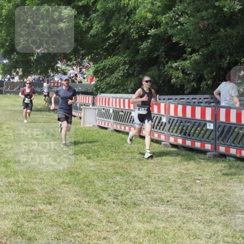 15.06.2025 - 27. Vierlanden-Triathlon KatJ http://msf.ph/oto/8037822 15.06.2025 11:30:58 Schwimmen  meine-sportfotos.de