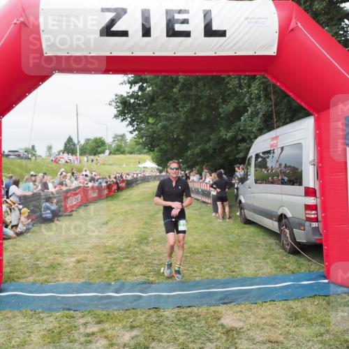21.06.2025 - 27. Vierlanden-Triathlon MichiJ http://msf.ph/oto/8037826 15.06.2026 13:13:36 Ziel 723, 778 meine-sportfotos.de