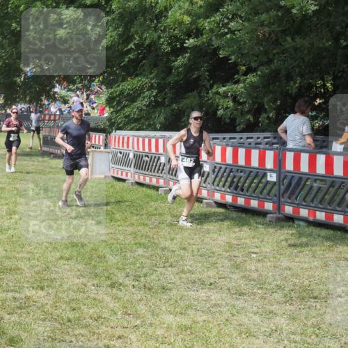 15.06.2025 - 27. Vierlanden-Triathlon KatJ http://msf.ph/oto/8037827 15.06.2025 11:30:59 Schwimmen  meine-sportfotos.de