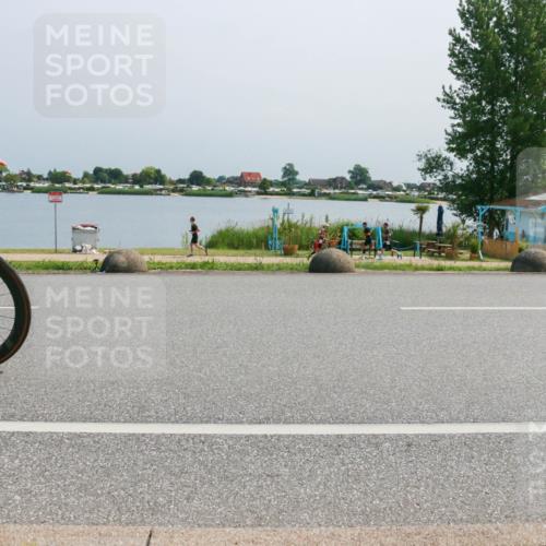 21.06.2025 - 27. Vierlanden-Triathlon H.Heesch http://msf.ph/oto/8037832 15.06.2025 11:47:41 Radfahren 108, 649, 709, 847 meine-sportfotos.de