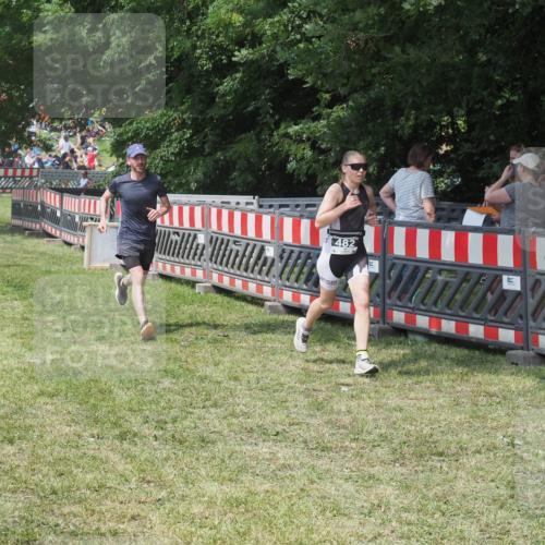 15.06.2025 - 27. Vierlanden-Triathlon KatJ http://msf.ph/oto/8037837 15.06.2025 11:30:59 Schwimmen  meine-sportfotos.de
