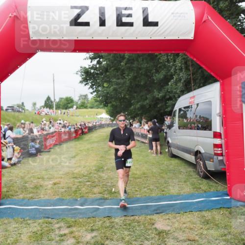 21.06.2025 - 27. Vierlanden-Triathlon MichiJ http://msf.ph/oto/8037842 15.06.2026 13:13:36 Ziel 723, 778 meine-sportfotos.de