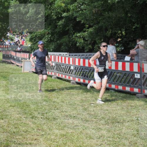 15.06.2025 - 27. Vierlanden-Triathlon KatJ http://msf.ph/oto/8037845 15.06.2025 11:30:59 Schwimmen  meine-sportfotos.de