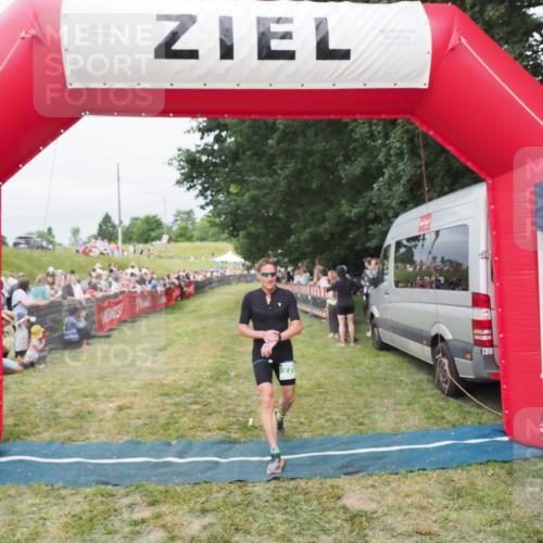 21.06.2025 - 27. Vierlanden-Triathlon MichiJ http://msf.ph/oto/8037849 15.06.2026 13:13:37 Ziel 778 meine-sportfotos.de