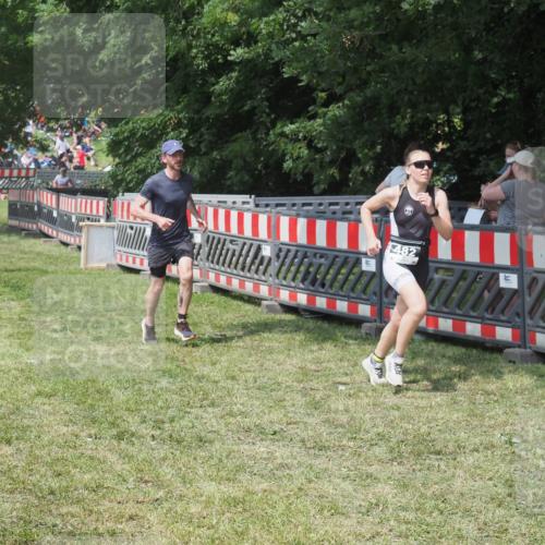 15.06.2025 - 27. Vierlanden-Triathlon KatJ http://msf.ph/oto/8037852 15.06.2025 11:30:59 Schwimmen  meine-sportfotos.de
