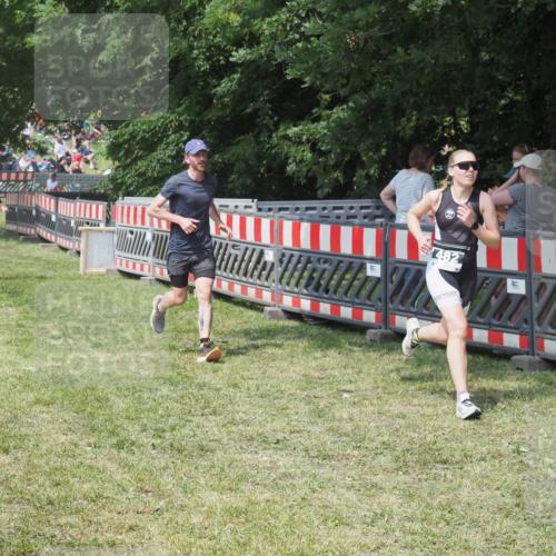 15.06.2025 - 27. Vierlanden-Triathlon KatJ http://msf.ph/oto/8037859 15.06.2025 11:30:59 Schwimmen  meine-sportfotos.de