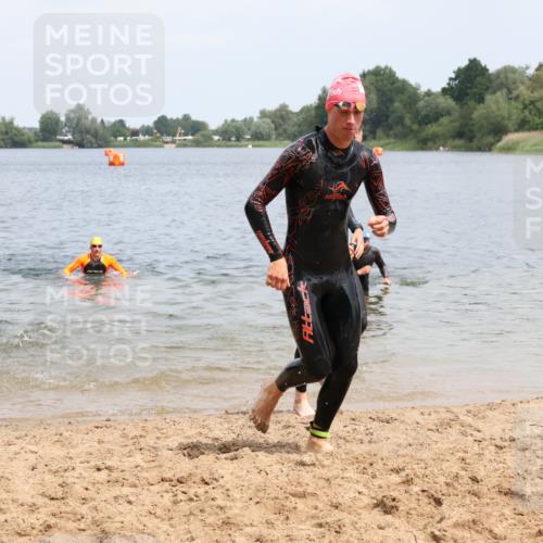 21.06.2025 - 27. Vierlanden-Triathlon Lena Gebhardt http://msf.ph/oto/8037861 15.06.2025 12:08:45 Schwimmen 1034, 1035, 1036, 1037, 1038 meine-sportfotos.de