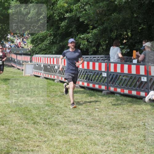 15.06.2025 - 27. Vierlanden-Triathlon KatJ http://msf.ph/oto/8037866 15.06.2025 11:31:00 Schwimmen  meine-sportfotos.de