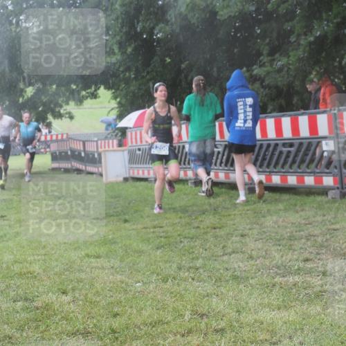 21.06.2025 - 27. Vierlanden-Triathlon KatJ http://msf.ph/oto/8037868 15.06.2025 14:19:32 Ziel 1198, 1200, 1265, 1303 meine-sportfotos.de