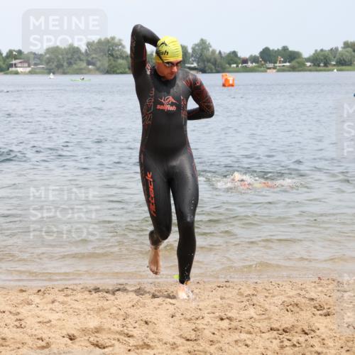 21.06.2025 - 27. Vierlanden-Triathlon Lena Gebhardt http://msf.ph/oto/8037876 15.06.2025 12:08:46 Schwimmen 1034, 1035, 1036, 1037, 1038 meine-sportfotos.de