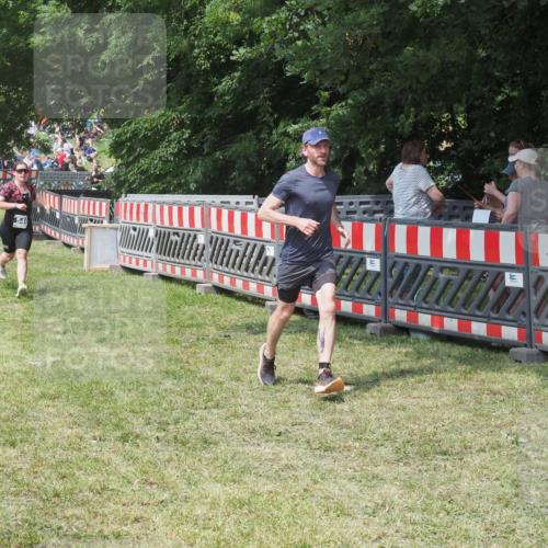 15.06.2025 - 27. Vierlanden-Triathlon KatJ http://msf.ph/oto/8037877 15.06.2025 11:31:00 Schwimmen  meine-sportfotos.de