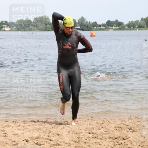 21.06.2025 - 27. Vierlanden-Triathlon Lena Gebhardt http://msf.ph/oto/8037880 15.06.2025 12:08:47 Schwimmen 1034, 1035, 1036, 1037, 1038 meine-sportfotos.de
