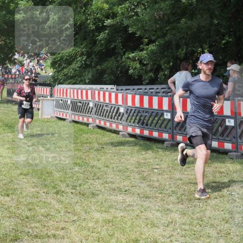 15.06.2025 - 27. Vierlanden-Triathlon KatJ http://msf.ph/oto/8037884 15.06.2025 11:31:01 Schwimmen  meine-sportfotos.de