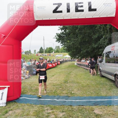 21.06.2025 - 27. Vierlanden-Triathlon MichiJ http://msf.ph/oto/8037888 15.06.2026 13:13:54 Ziel 134 meine-sportfotos.de