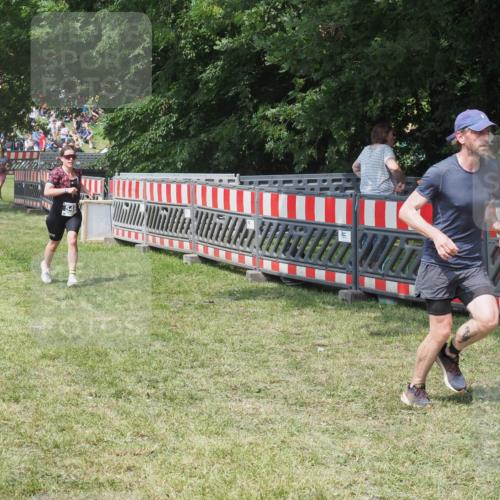 15.06.2025 - 27. Vierlanden-Triathlon KatJ http://msf.ph/oto/8037890 15.06.2025 11:31:01 Schwimmen  meine-sportfotos.de