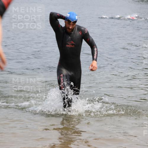 21.06.2025 - 27. Vierlanden-Triathlon Lena Gebhardt http://msf.ph/oto/8037891 15.06.2025 12:08:48 Schwimmen 1034, 1035, 1036, 1037, 1038 meine-sportfotos.de