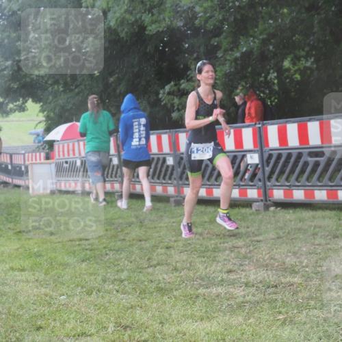 21.06.2025 - 27. Vierlanden-Triathlon KatJ http://msf.ph/oto/8037892 15.06.2025 14:19:33 Ziel 1198, 1200, 1265, 1303 meine-sportfotos.de
