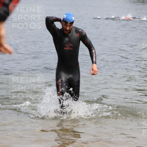 21.06.2025 - 27. Vierlanden-Triathlon Lena Gebhardt http://msf.ph/oto/8037894 15.06.2025 12:08:48 Schwimmen 1034, 1035, 1036, 1037, 1038 meine-sportfotos.de