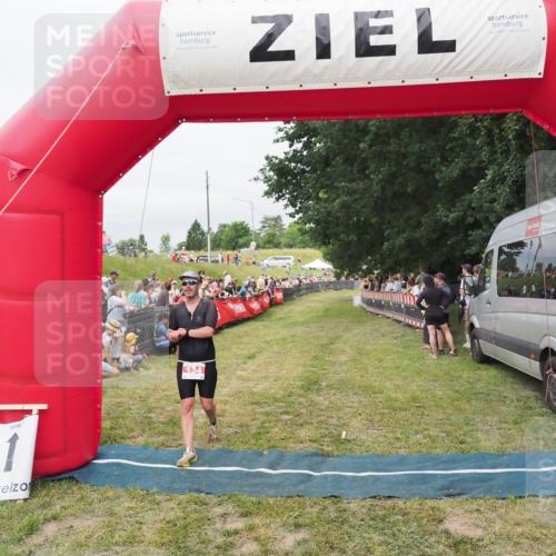 21.06.2025 - 27. Vierlanden-Triathlon MichiJ http://msf.ph/oto/8037896 15.06.2026 13:13:54 Ziel 134 meine-sportfotos.de